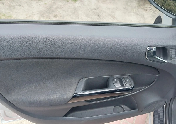Opel Corsa cena 22000 przebieg: 149000, rok produkcji 2013 z Staszów małe 326
